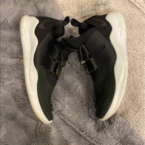 Men’s Nike running tennis shoes